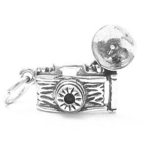 RETRO NEWSBOY CAMERA WITH FLASH CHARM. STERLING SILVER